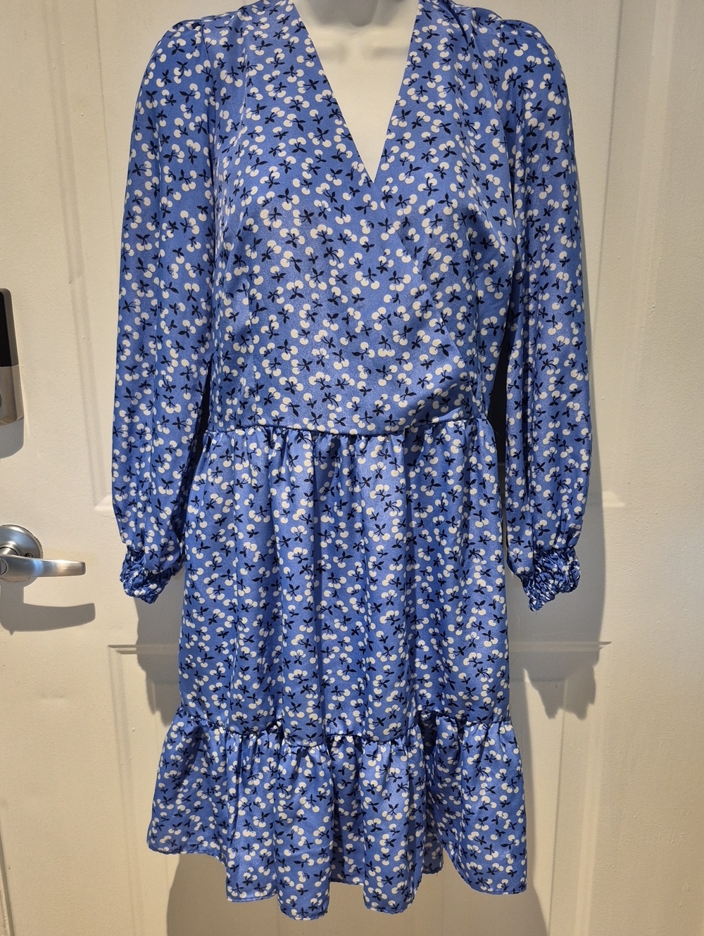 Eliza J Blue Floral V-neck Long Sleeve Tiered Mini Dress